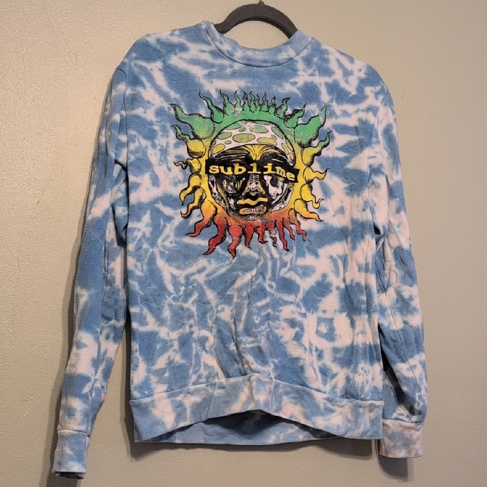 Sublime Blue and Green Graphic Sweatshirt with Sun Design